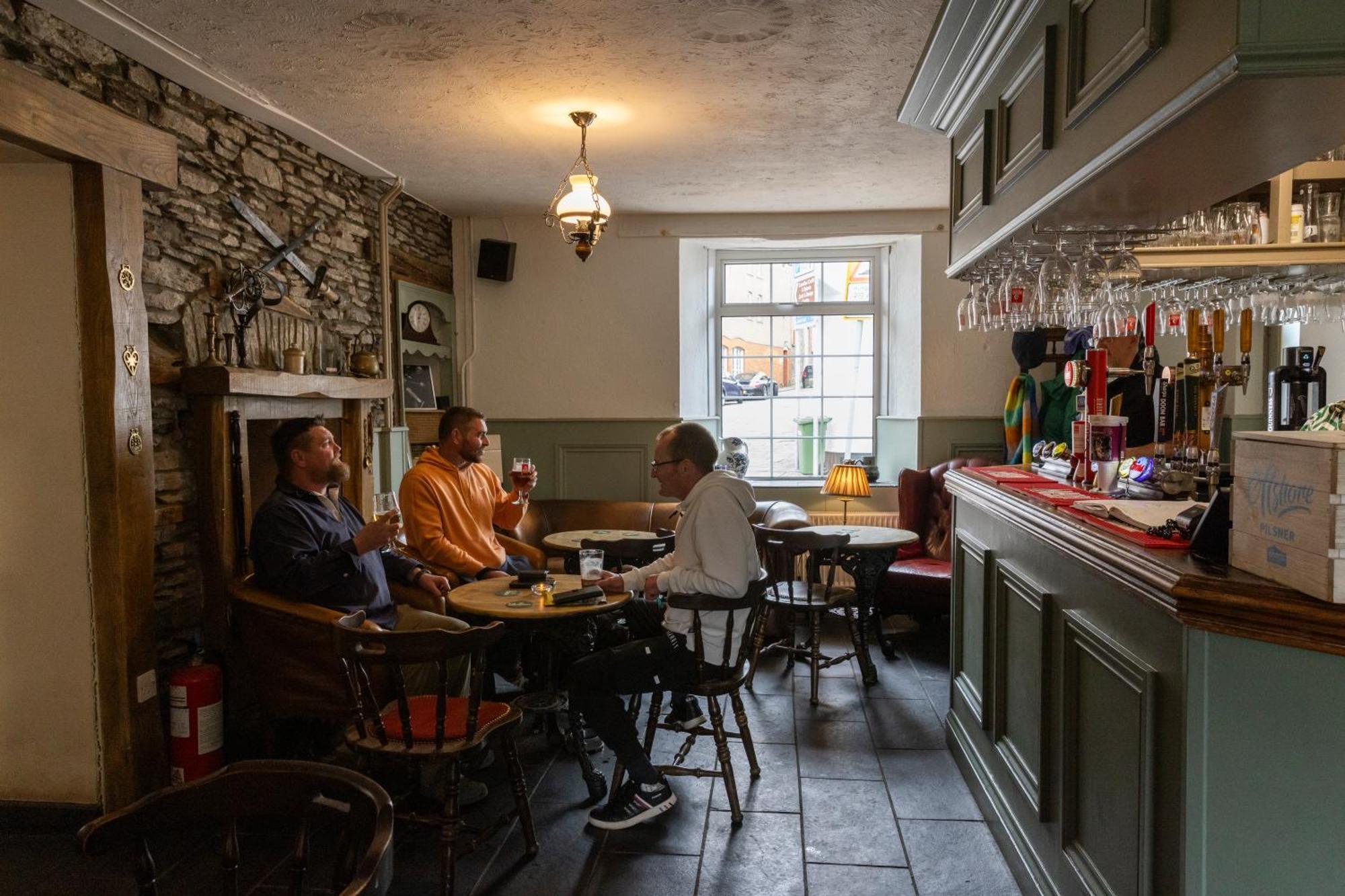 The Bear Inn Llantrisant  Eksteriør bilde