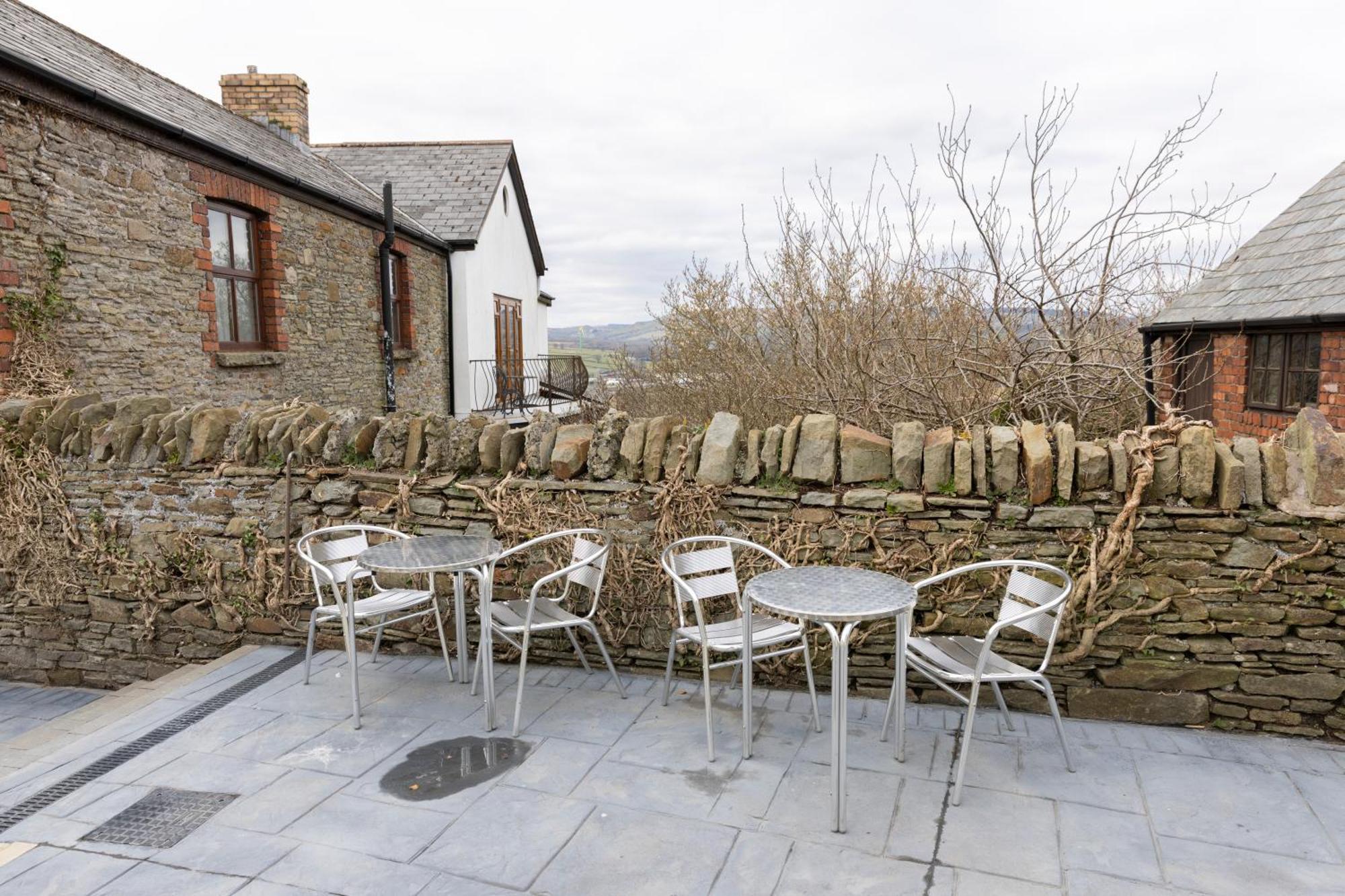 The Bear Inn Llantrisant  Eksteriør bilde