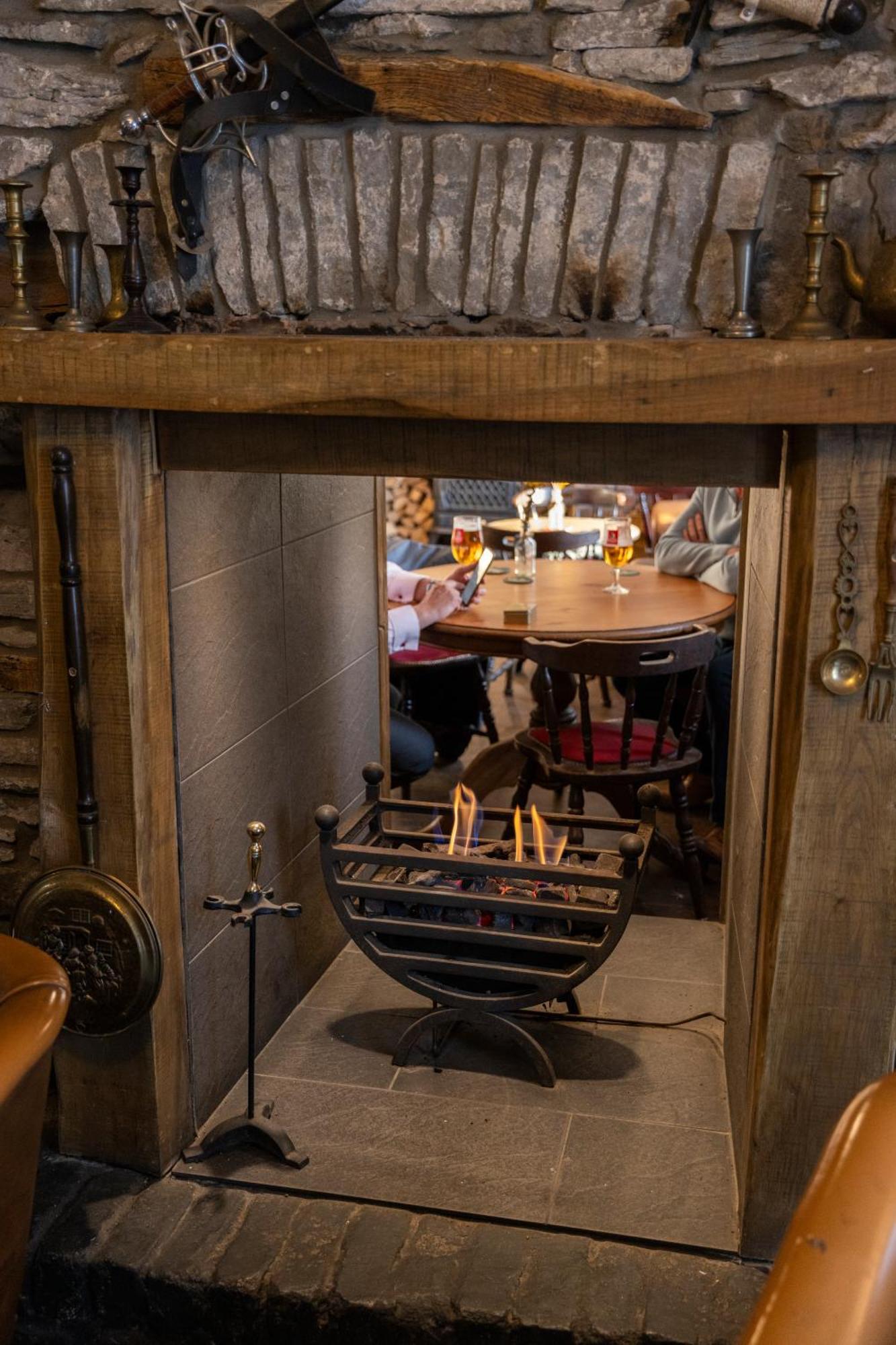The Bear Inn Llantrisant  Eksteriør bilde