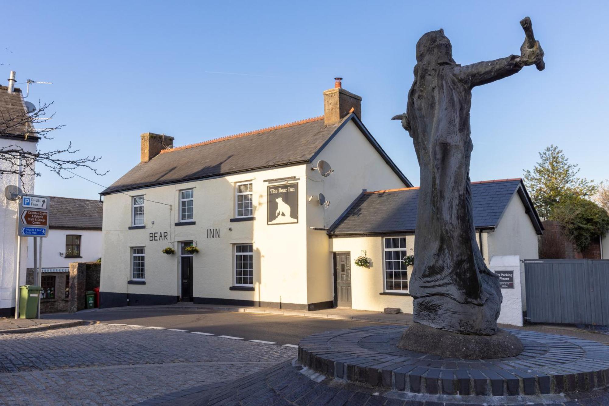 The Bear Inn Llantrisant  Eksteriør bilde