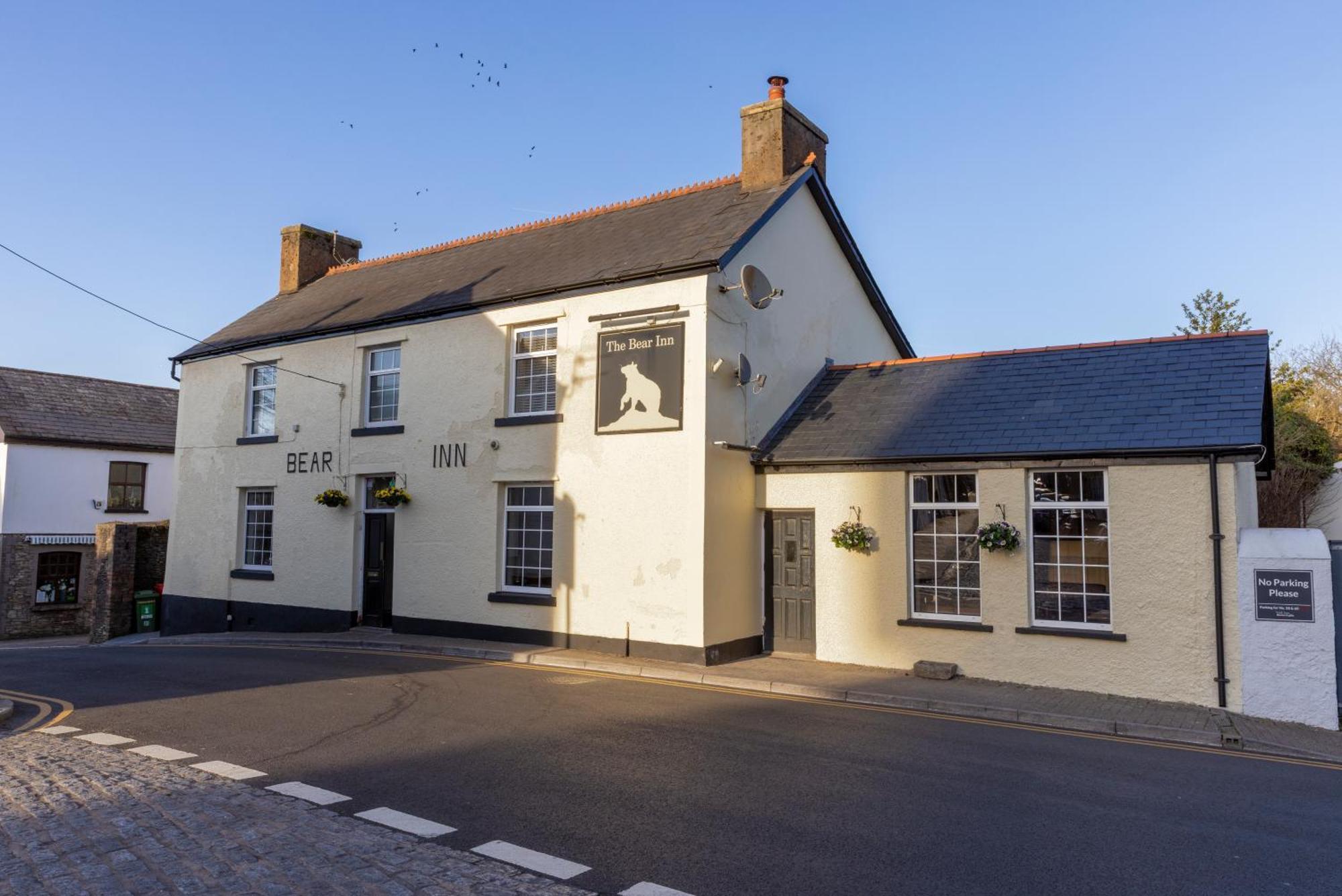 The Bear Inn Llantrisant  Eksteriør bilde